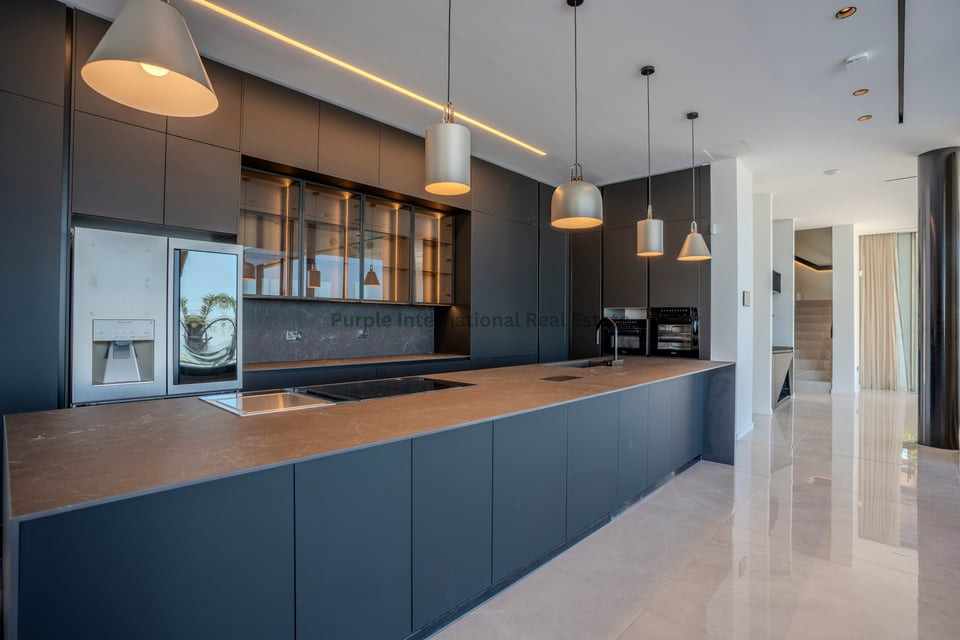 6 bedrooms Villa in Germasogeia, Limassol, Cyprus No. 52493