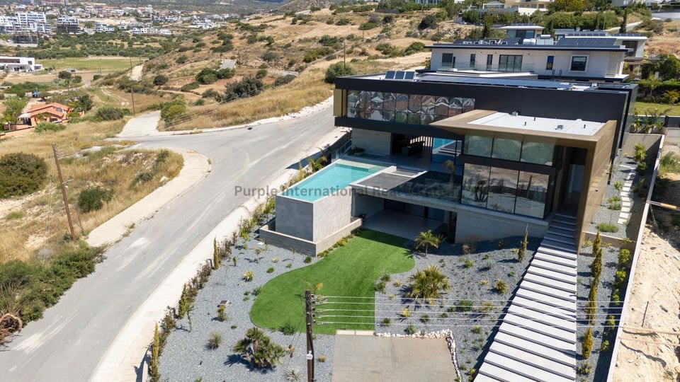 6 bedrooms Villa in Germasogeia, Limassol, Cyprus No. 52493