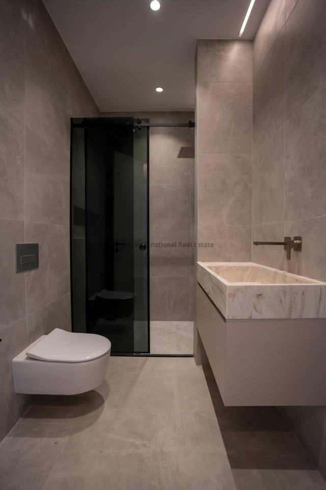 6 bedrooms Villa in Germasogeia, Limassol, Cyprus No. 52493