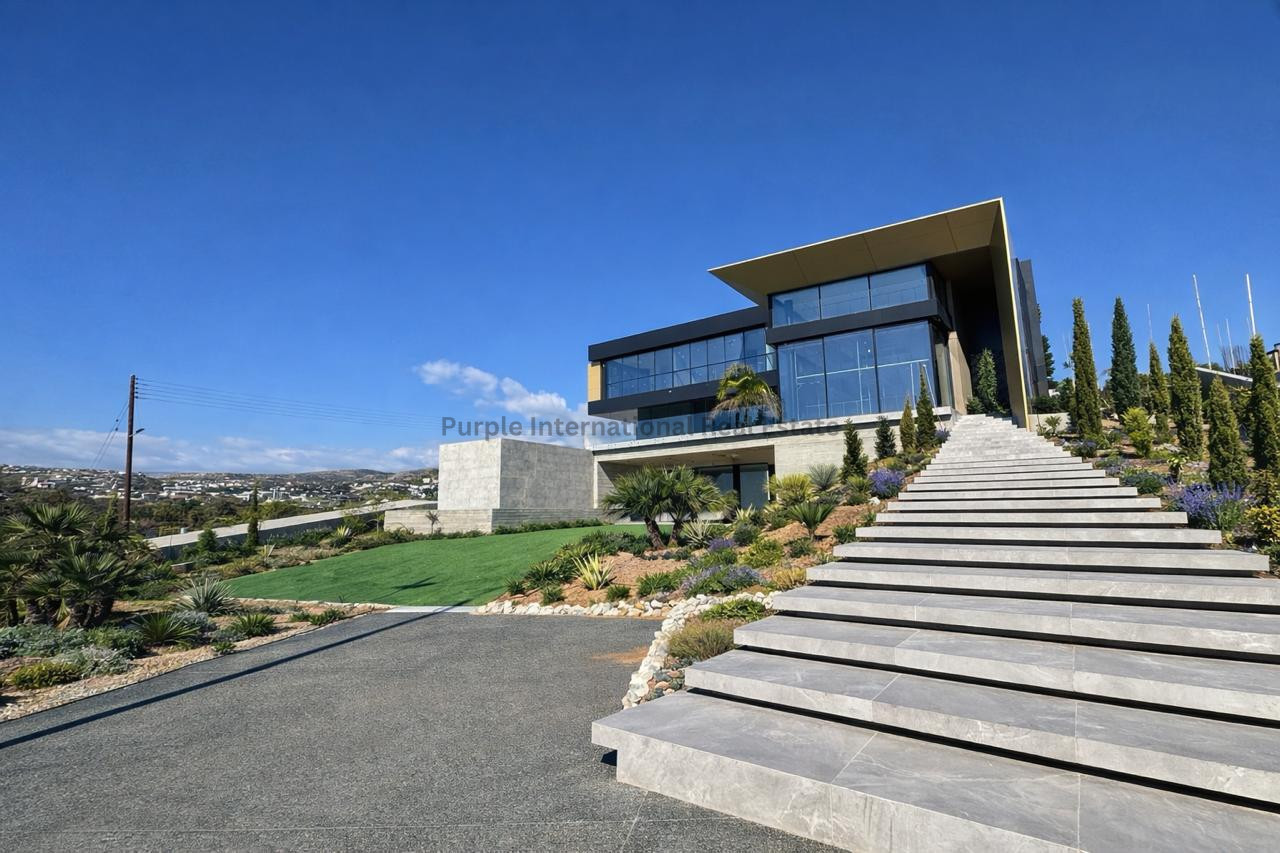 6 bedrooms Villa in Germasogeia, Limassol, Cyprus No. 52493