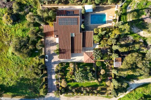 4 bedrooms Villa in Aradippou, Larnaka, Cyprus No. 39130