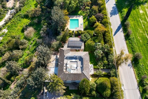 5 bedrooms Villa in Aradippou, Larnaka, Cyprus No. 39131