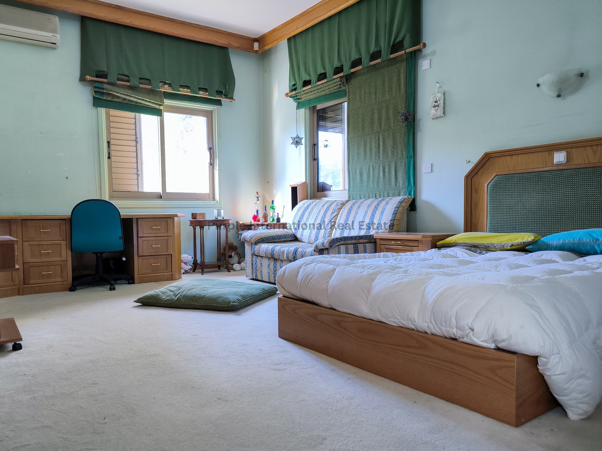 5 bedrooms Villa in Aradippou, Larnaka, Cyprus No. 39131