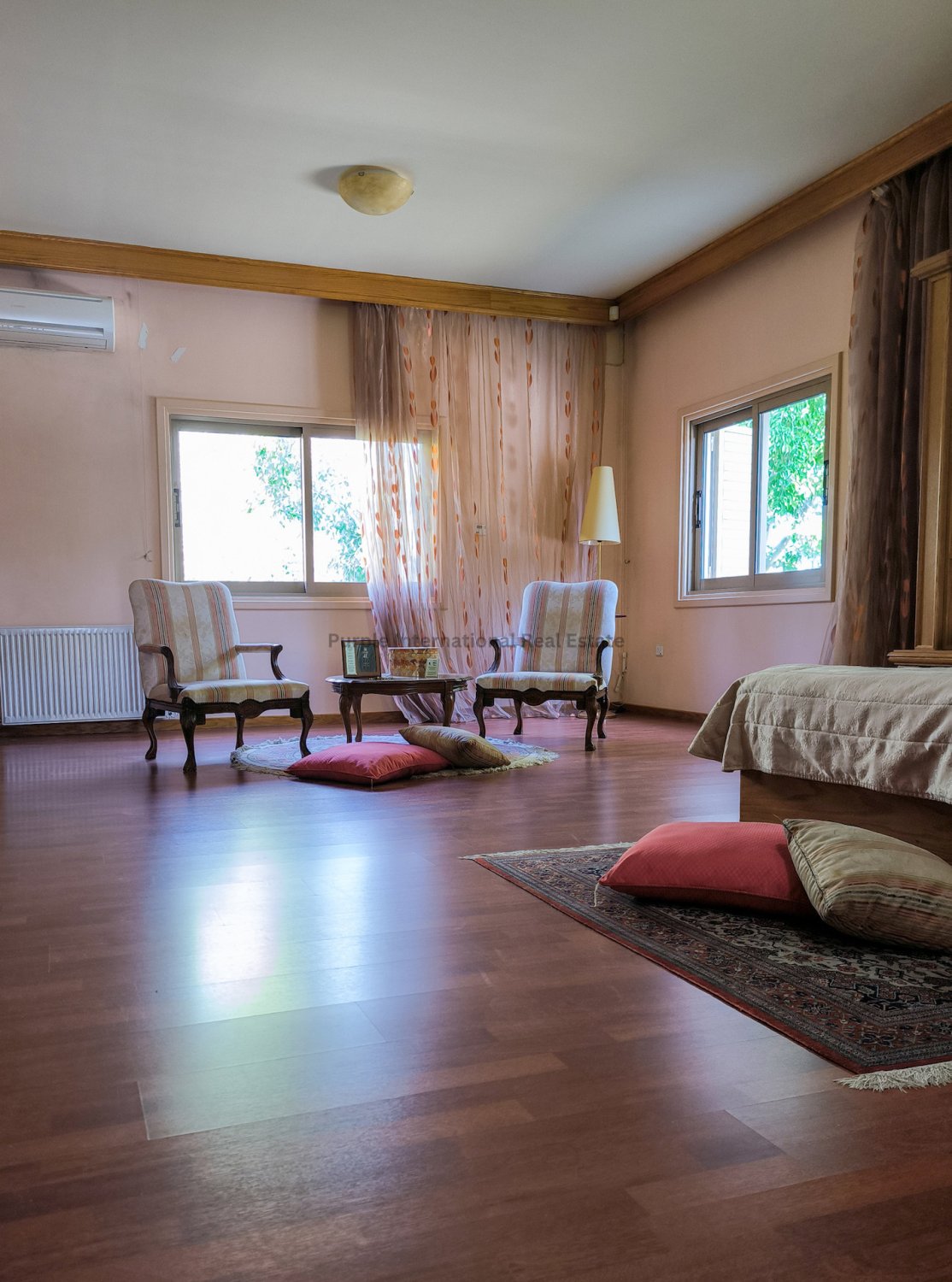 5 bedrooms Villa in Aradippou, Larnaka, Cyprus No. 39131