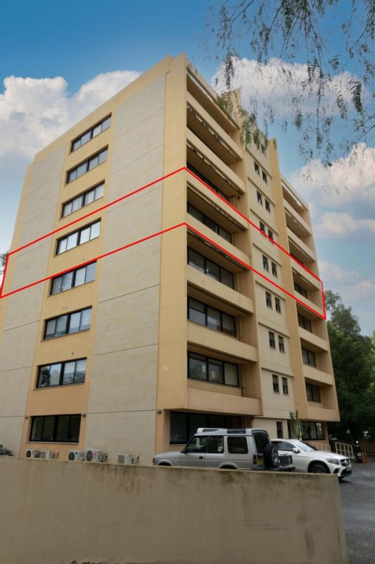 331m2 Commercial property in Nicosia, Cyprus No. 38967
