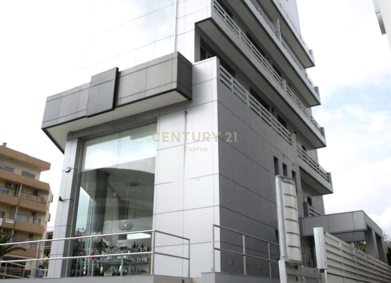 300m2 Tienda en Strovolos, Nicosia, Chipre No. 54196