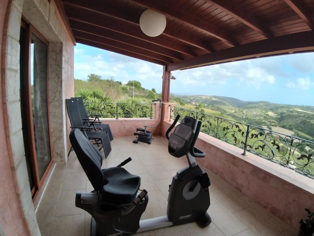 4 bedrooms Villa in Paphos, Cyprus No. 38426