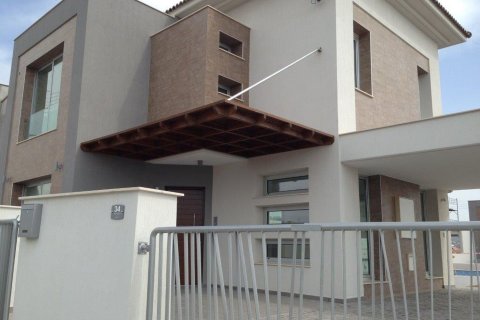 3 bedrooms Villa in Moni, Limassol, Cyprus No. 46148