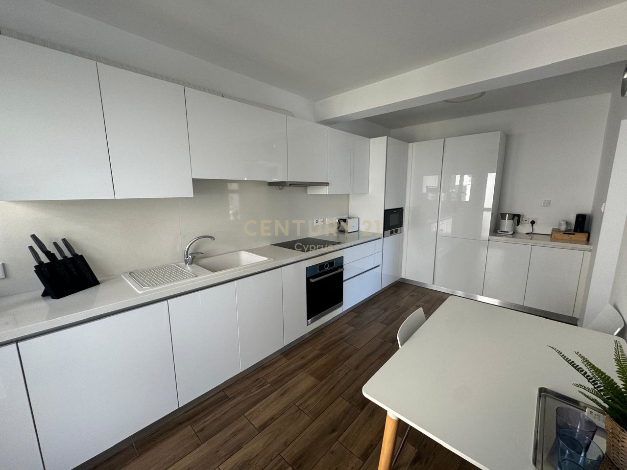 4 dormitorios Apartamento en Agios Tychonas, Limassol, Chipre No. 55873