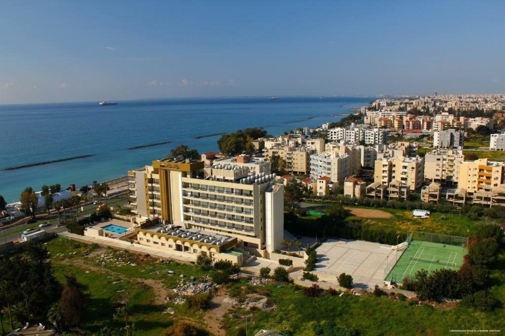 2 bedrooms Apartment in Agios Tychonas, Limassol, Cyprus No. 57202