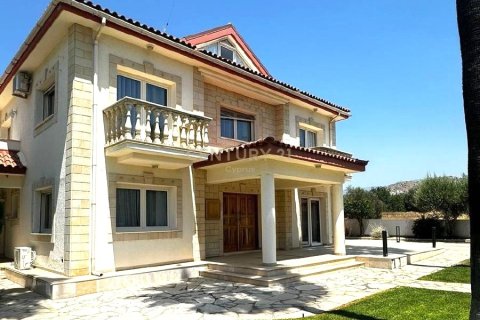 4 bedrooms Villa in Pyrgos, Limassol, Cyprus No. 54108