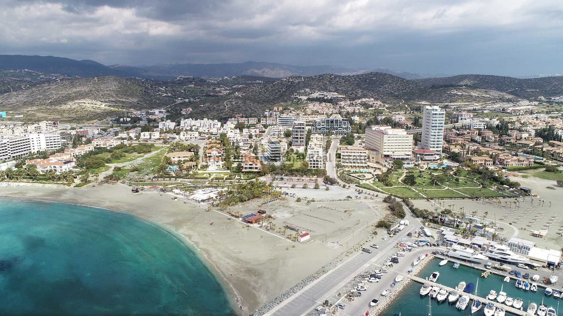 3 bedrooms Apartment in Parekklisia, Limassol, Cyprus No. 8292