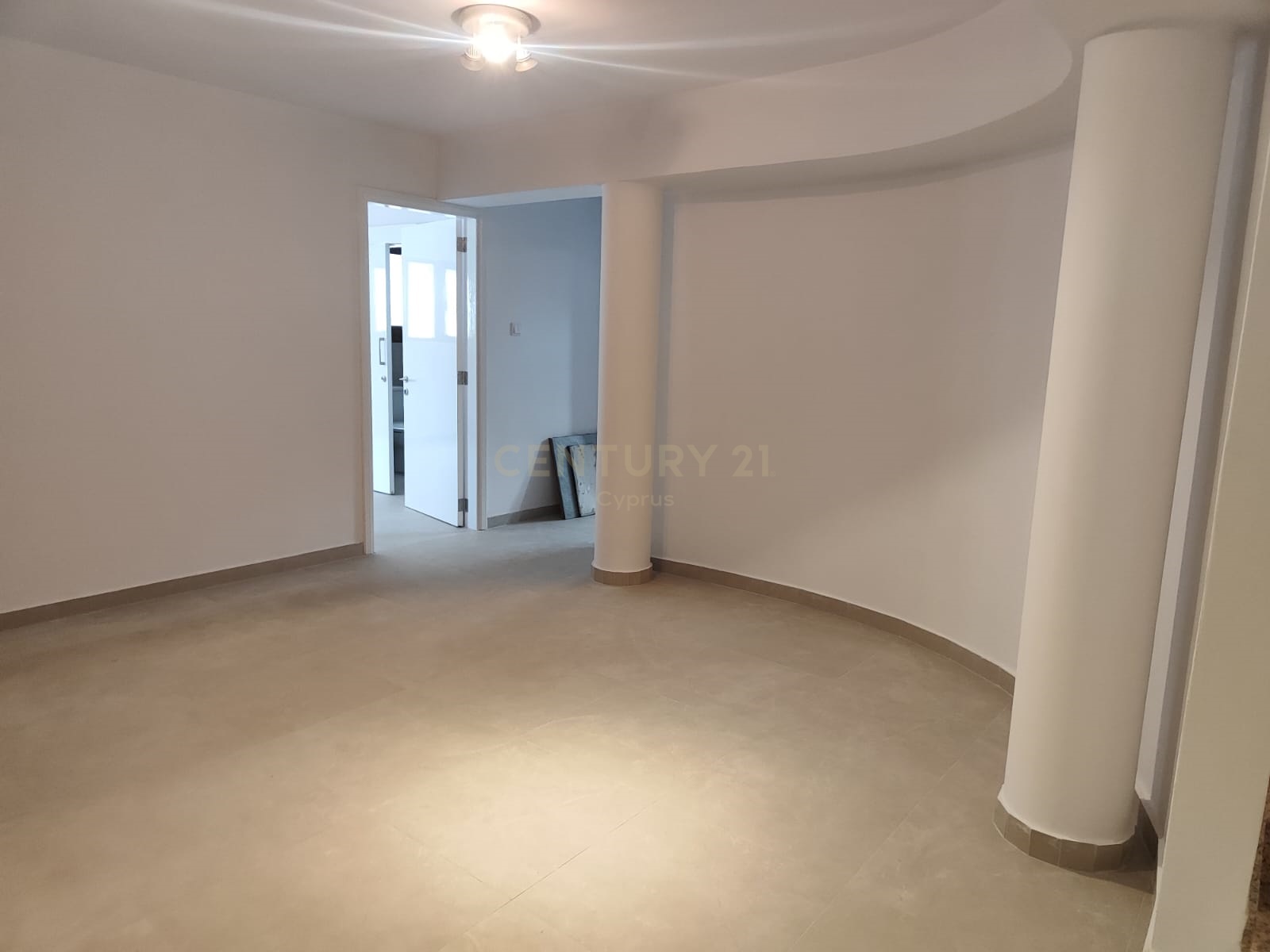 4 bedrooms Villa in Germasogeia, Limassol, Cyprus No. 20266