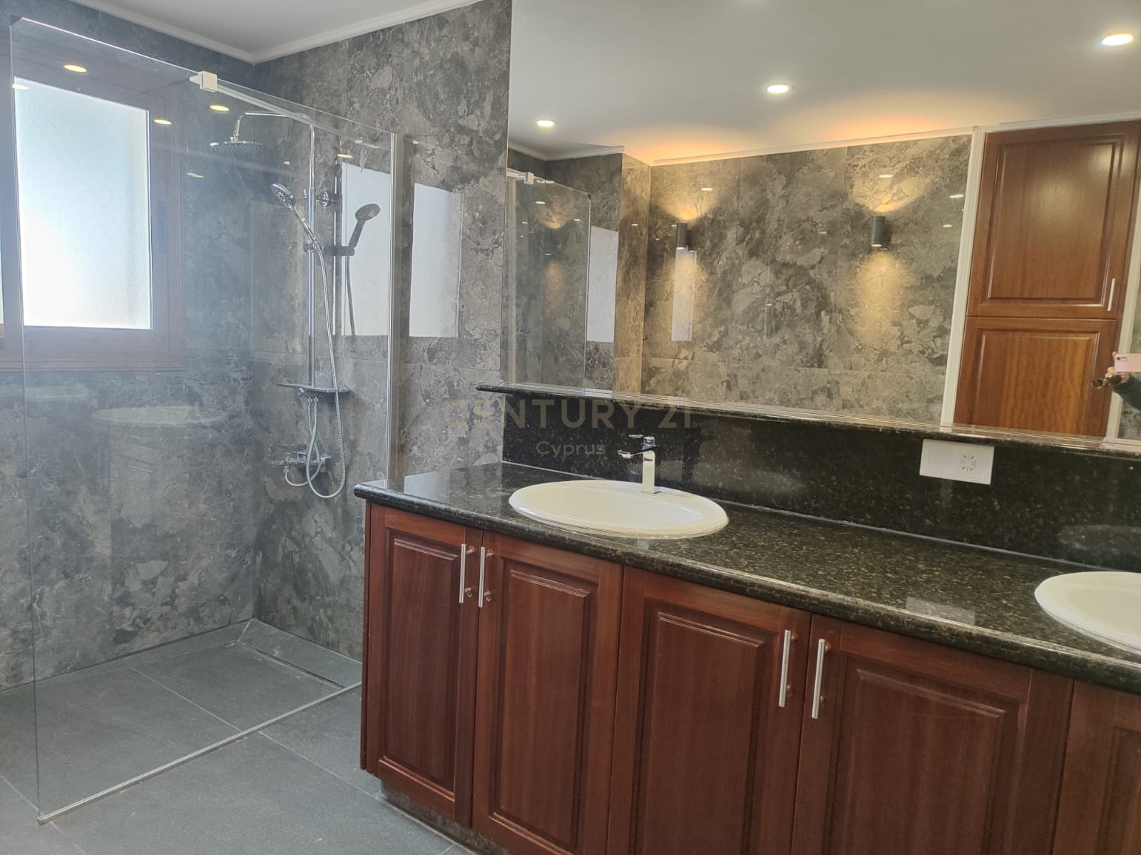 4 bedrooms Villa in Germasogeia, Limassol, Cyprus No. 20266