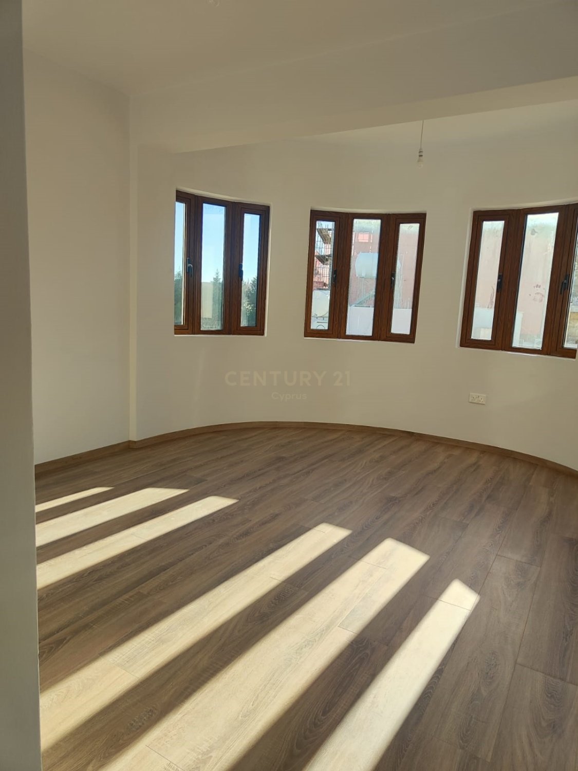 4 bedrooms Villa in Germasogeia, Limassol, Cyprus No. 20266