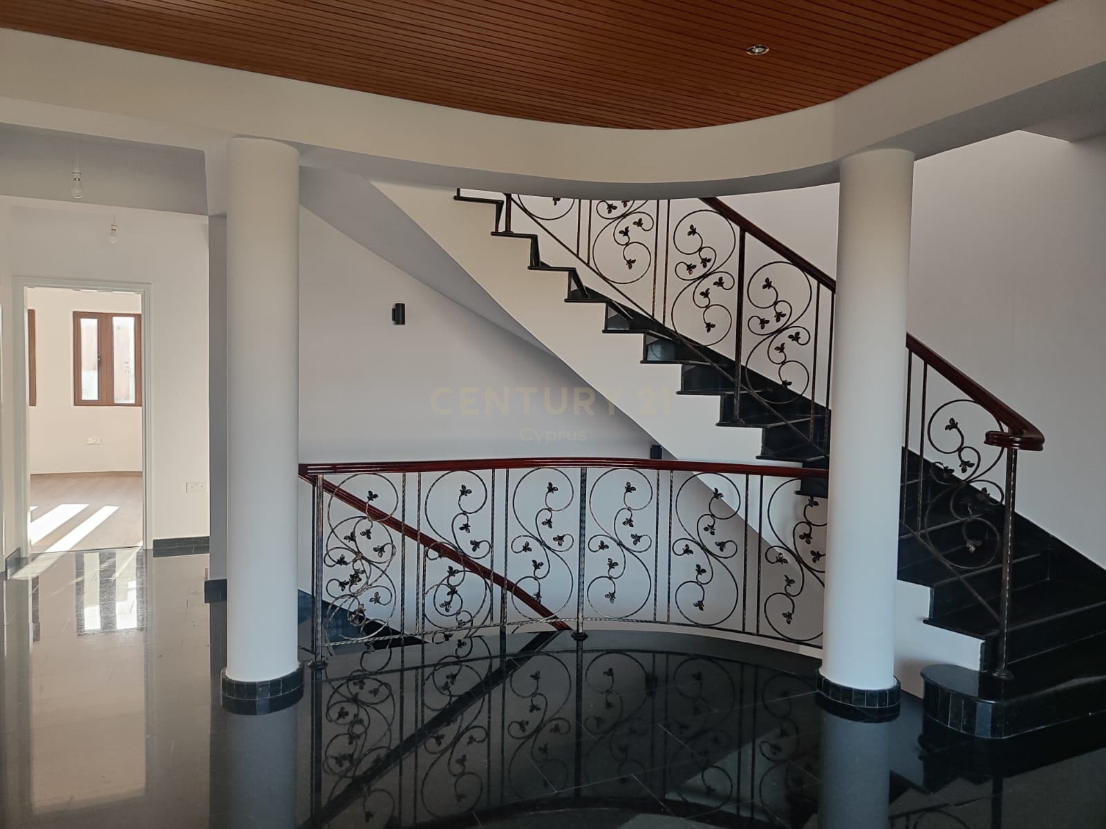 4 bedrooms Villa in Germasogeia, Limassol, Cyprus No. 20266