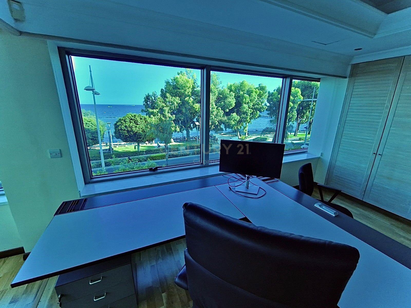 195m2 Bureau à Limassol, Chypre No. 55568