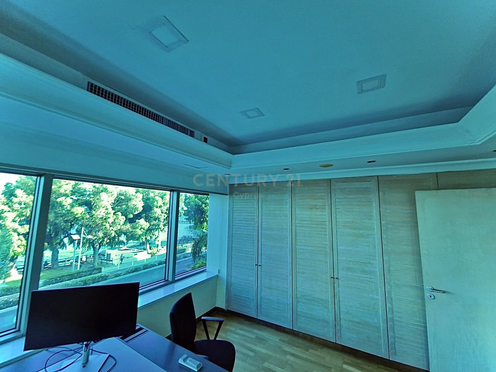 195m2 Bureau à Limassol, Chypre No. 55568