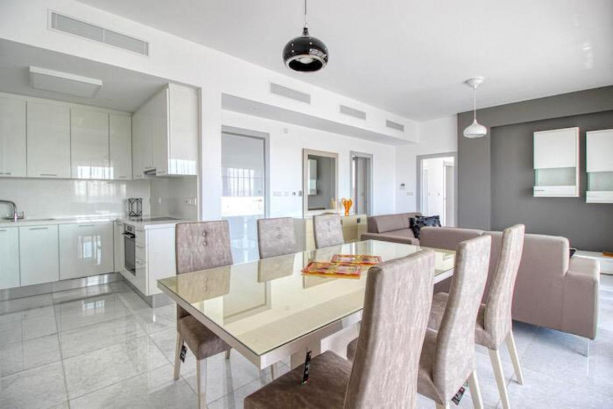 3 bedrooms Apartment in Limassol, Cyprus No. 38598