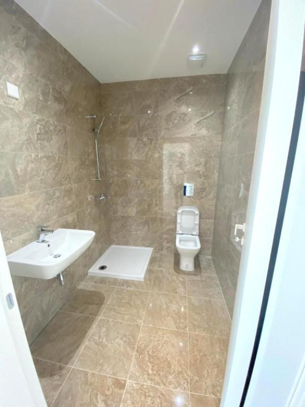 3 bedrooms Apartment in Limassol, Cyprus No. 38596