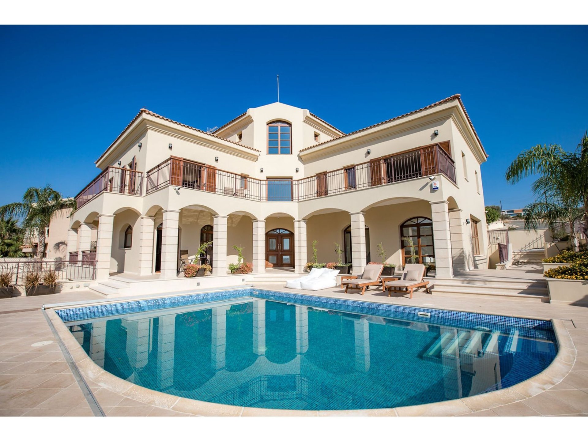 7 bedrooms Villa in Germasogeia, Limassol, Cyprus No. 45640