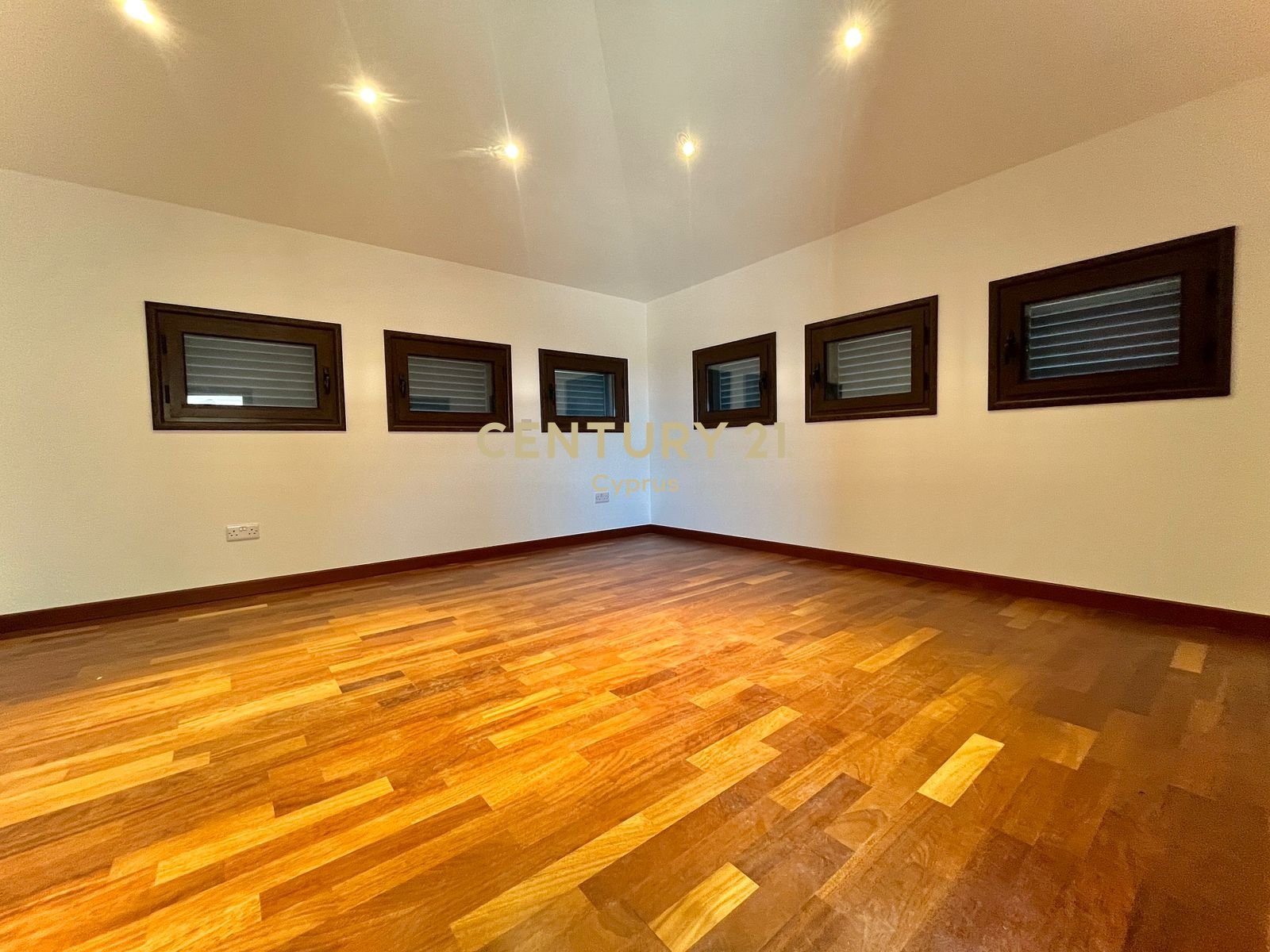 5 bedrooms Villa in Pyrgos, Limassol, Cyprus No. 6025