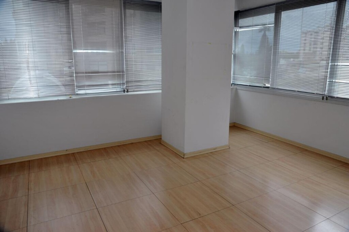 224m2 Commercial property in Nicosia, Cyprus No. 37975