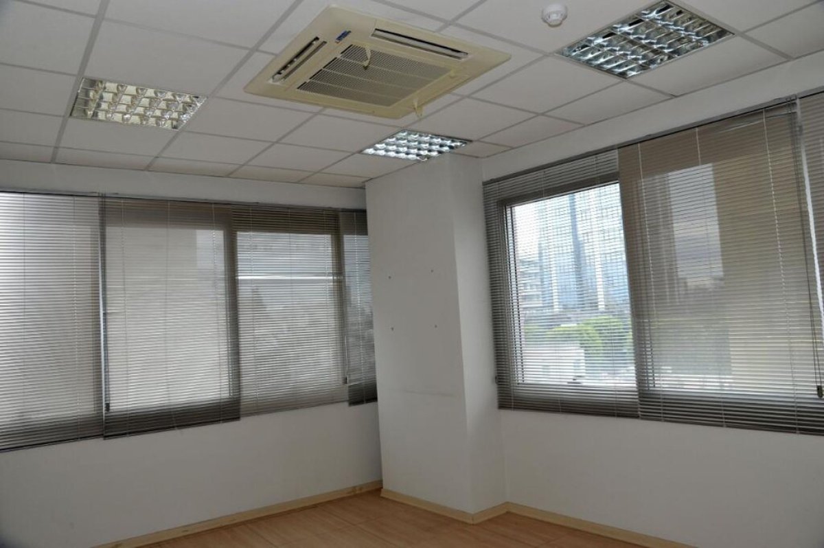 224m2 Commercial property in Nicosia, Cyprus No. 37975