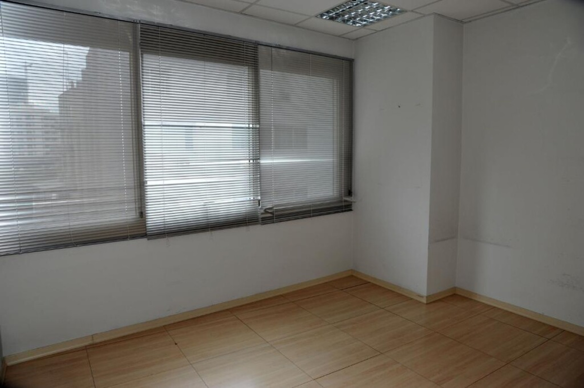 230m2 Commercial property in Nicosia, Cyprus No. 37974