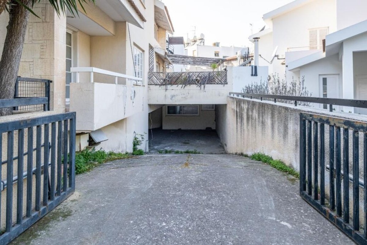 350m2 Villa in Nicosia, Cyprus No. 37977