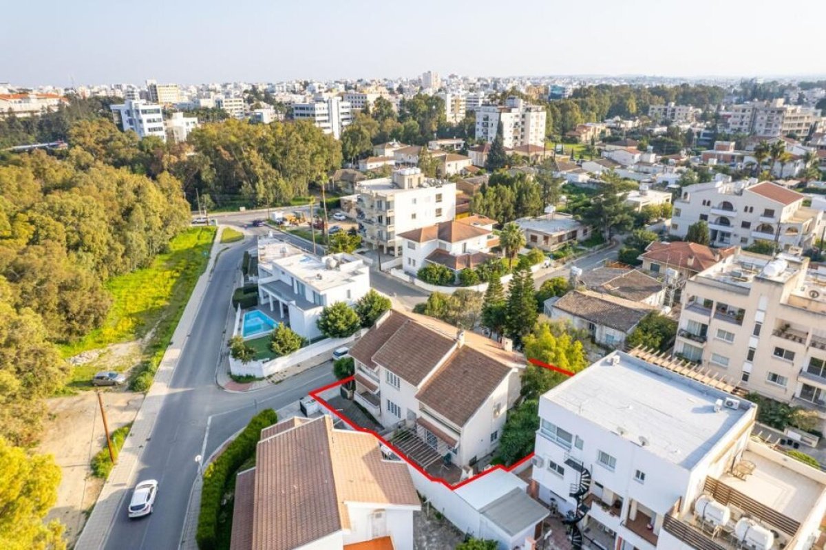 350m2 Villa in Nicosia, Cyprus No. 37977