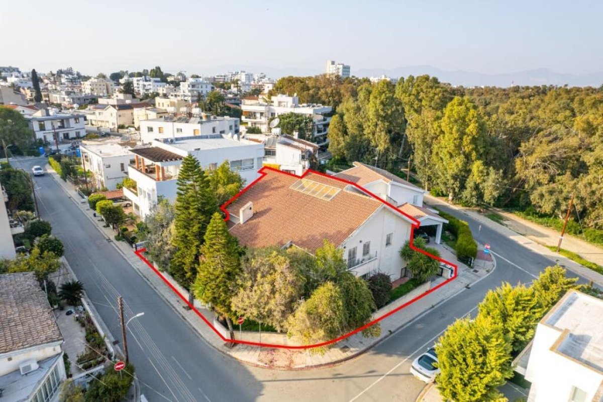 350m2 Villa in Nicosia, Cyprus No. 37977