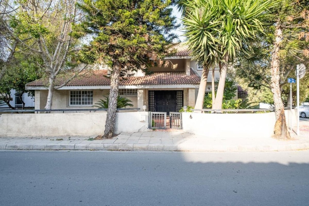 350m2 Villa in Nicosia, Cyprus No. 37977