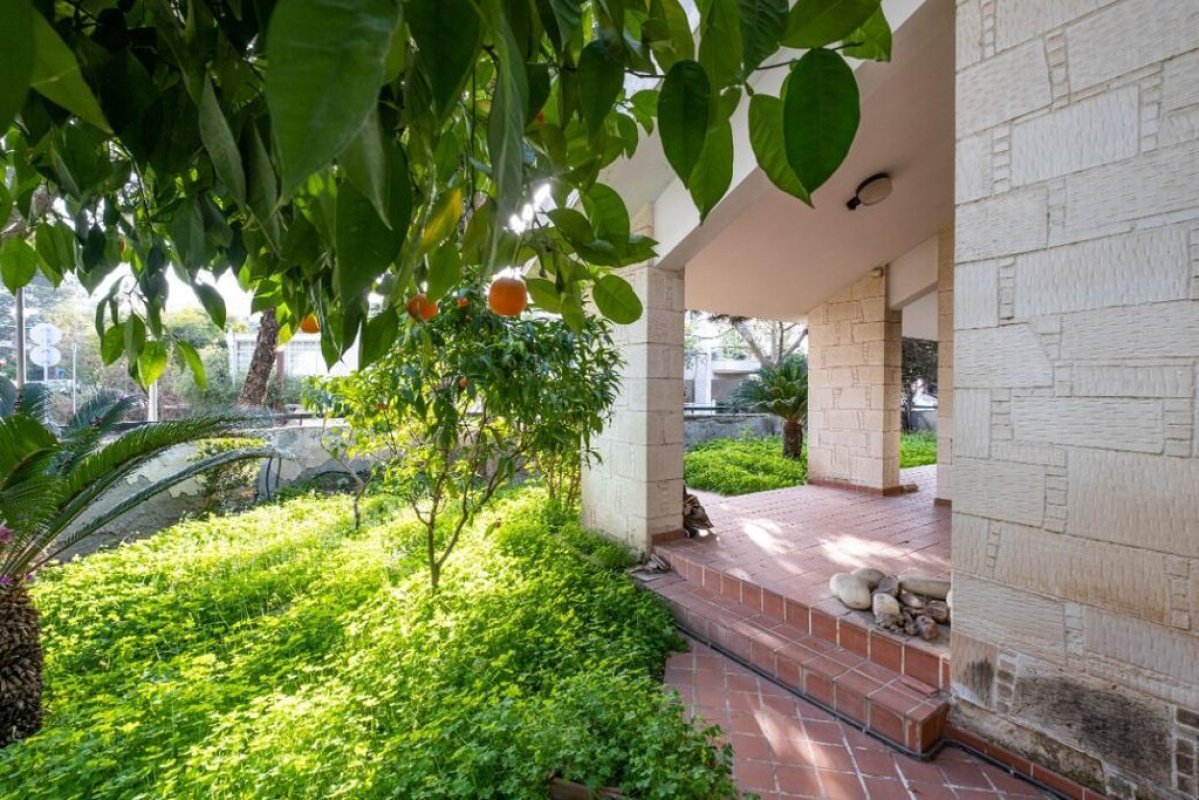 350m2 Villa in Nicosia, Cyprus No. 37977