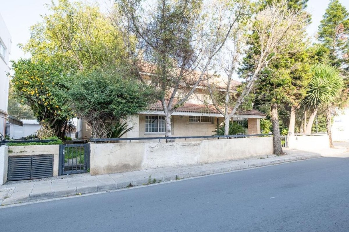 350m2 Villa in Nicosia, Cyprus No. 37977