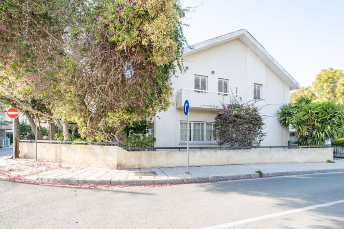 350m2 Villa in Nicosia, Cyprus No. 37977