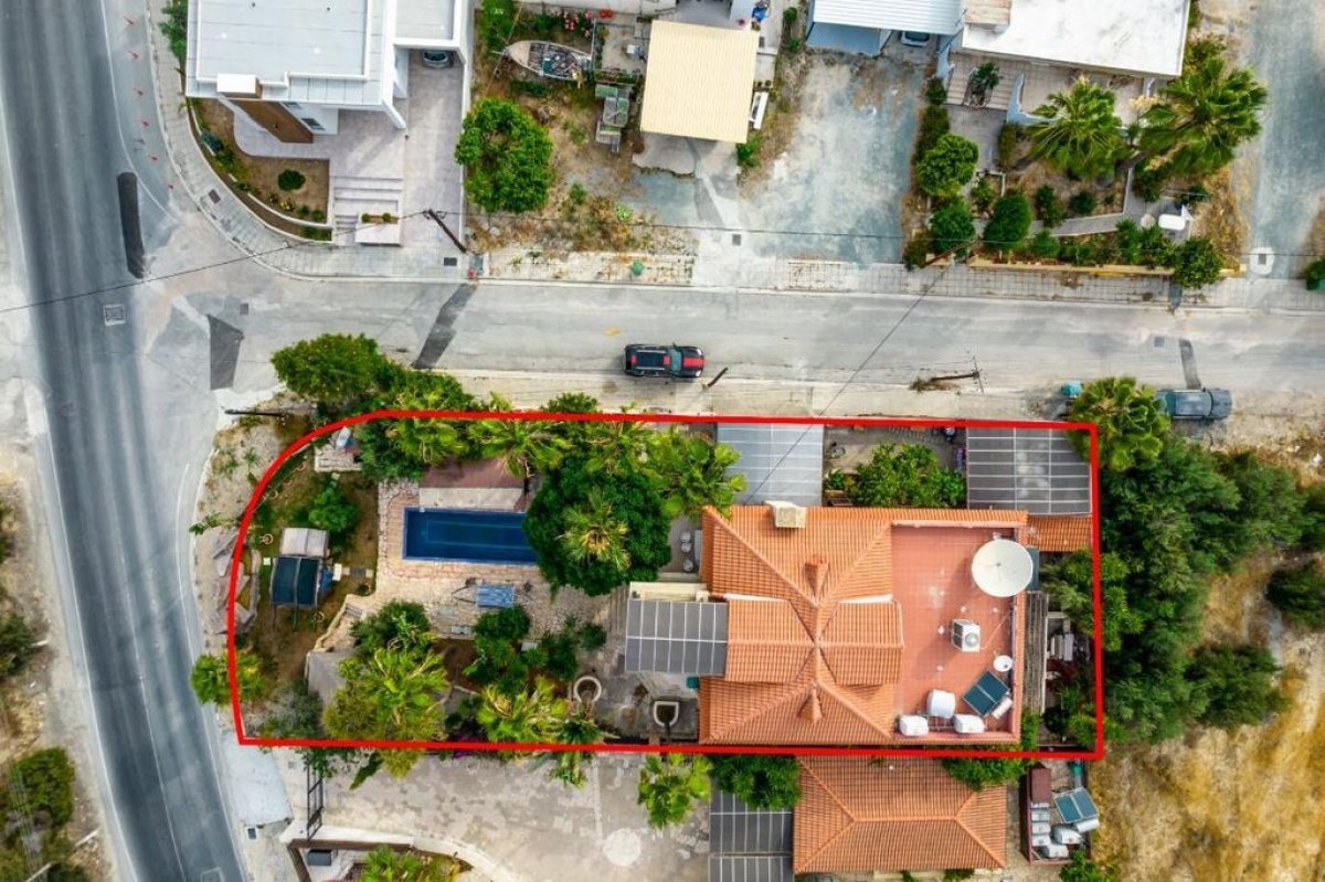 315m2 Villa in Limassol, Cyprus No. 37978