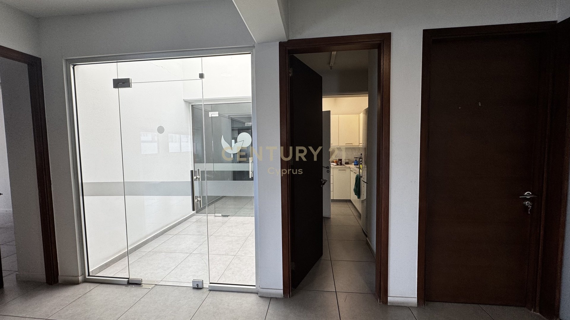 500m2 Oficina en Agios Ioannis, Limassol, Chipre No. 53911