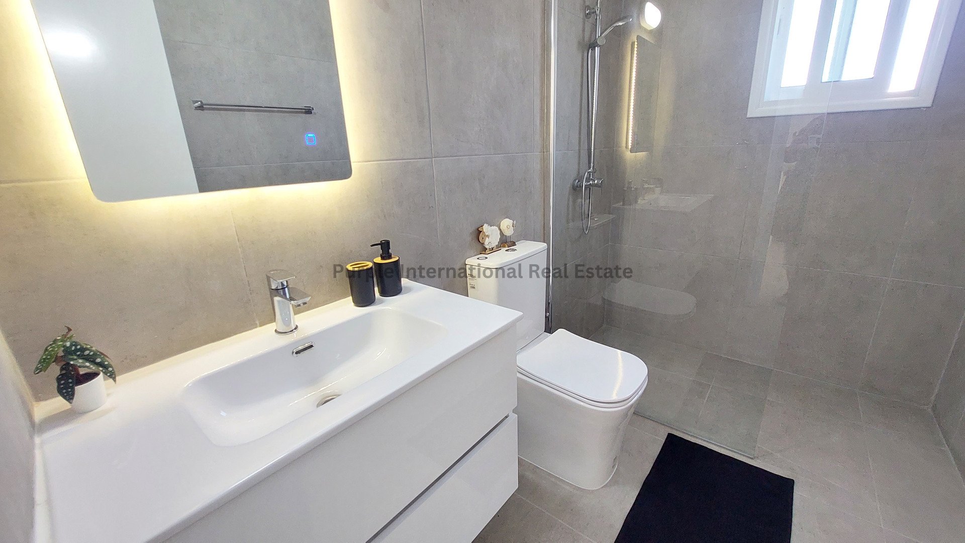 2 bedrooms Commercial property in Kato Paphos, Paphos, Cyprus No. 54794