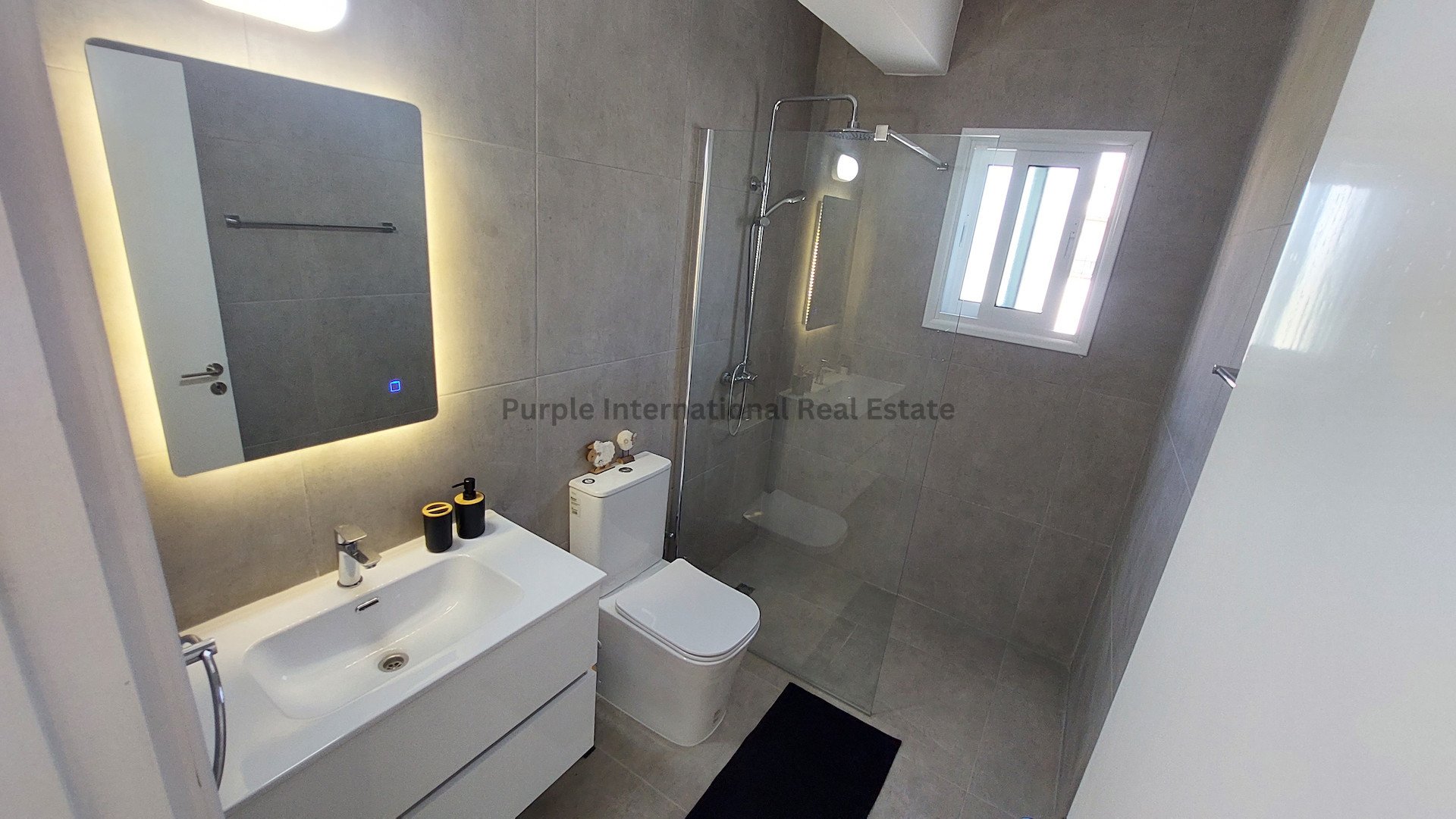 2 bedrooms Commercial property in Kato Paphos, Paphos, Cyprus No. 54794