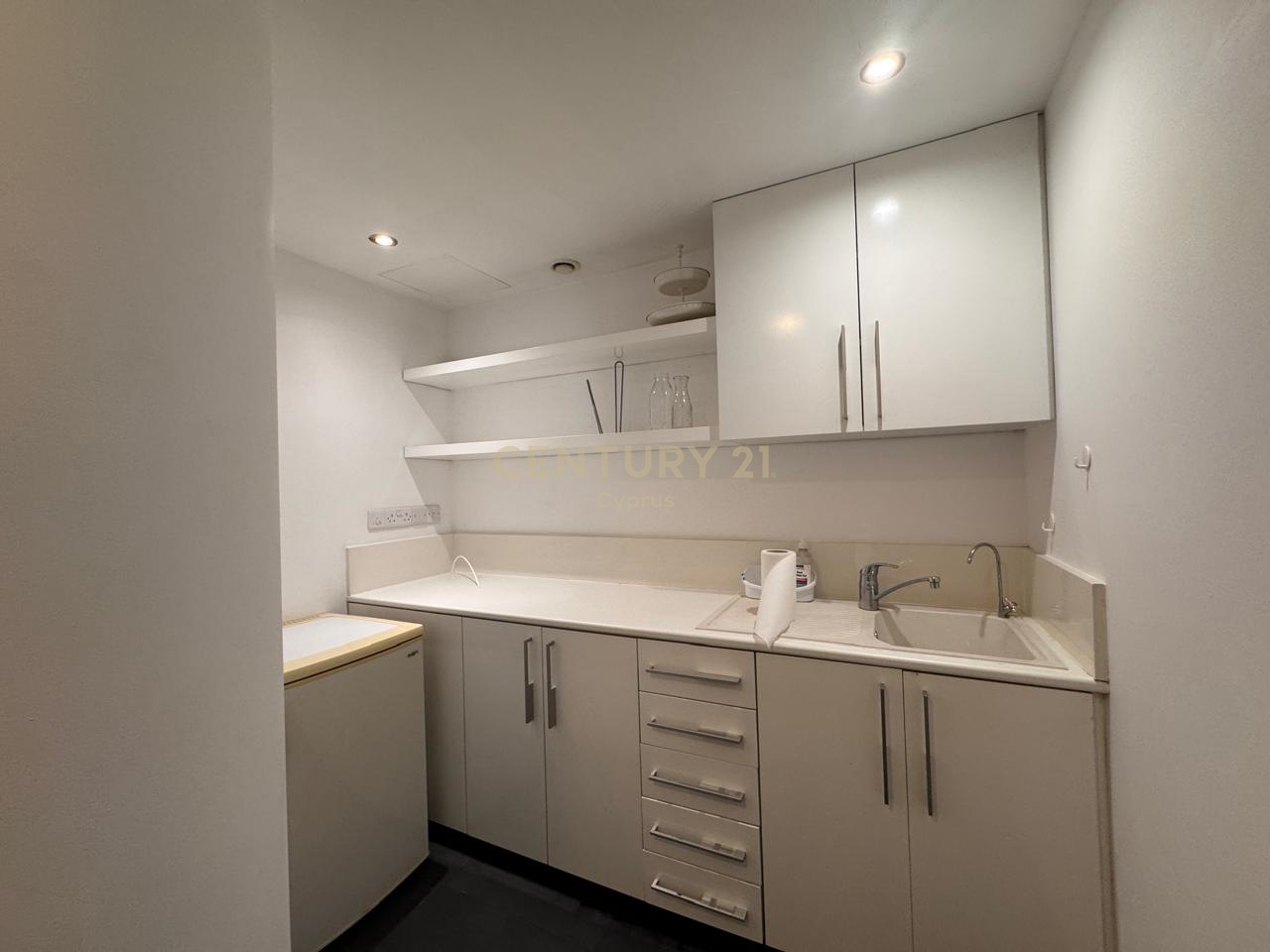 326m2 Oficina en Mesa Geitonia, Limassol, Chipre No. 53641