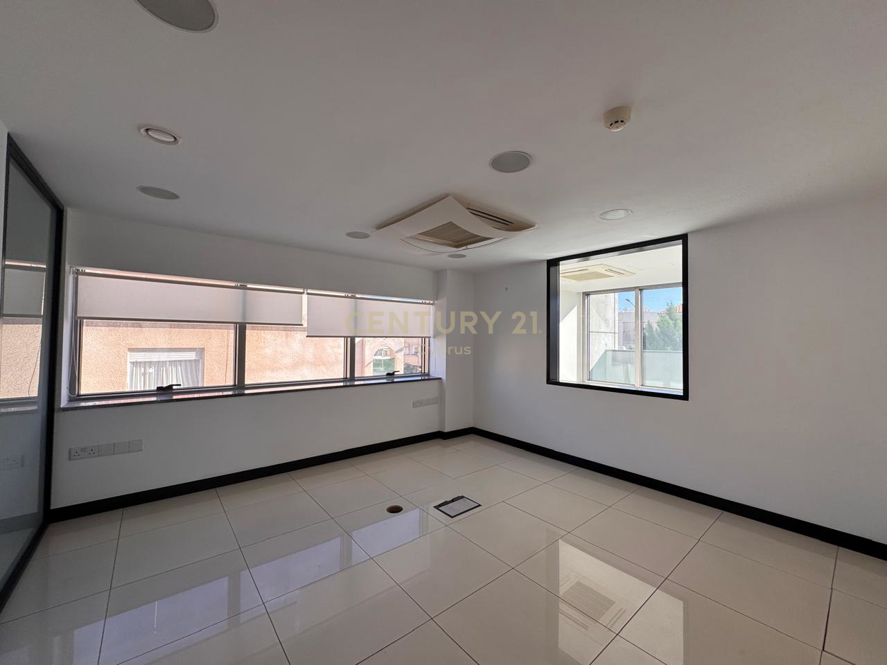 326m2 Oficina en Mesa Geitonia, Limassol, Chipre No. 53641