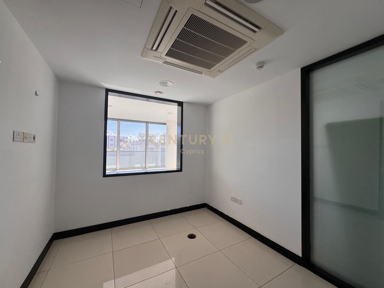 326m2 Oficina en Mesa Geitonia, Limassol, Chipre No. 53641