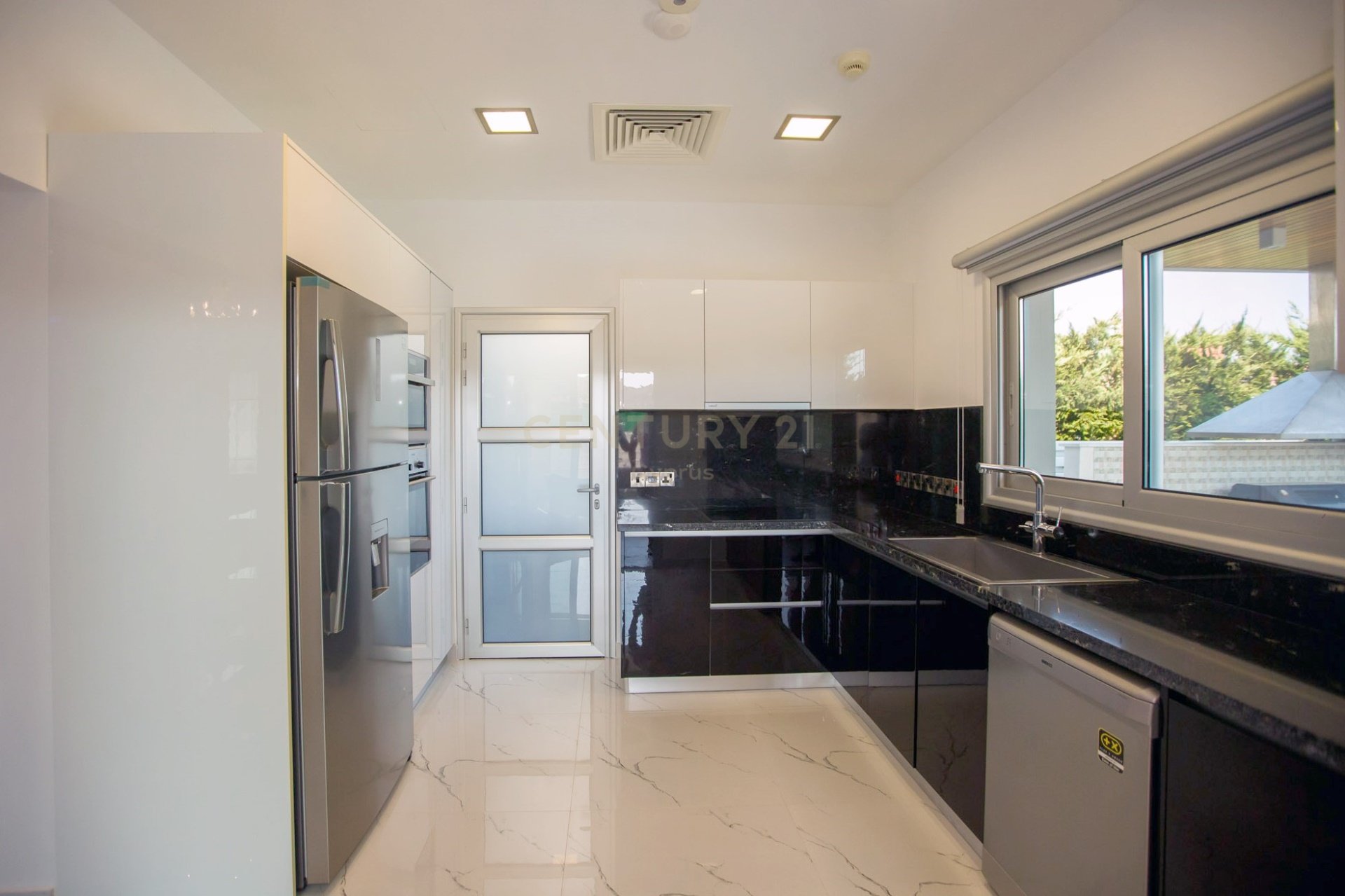4 dormitorios Villa en Agios Tychonas, Limassol, Chipre No. 53647