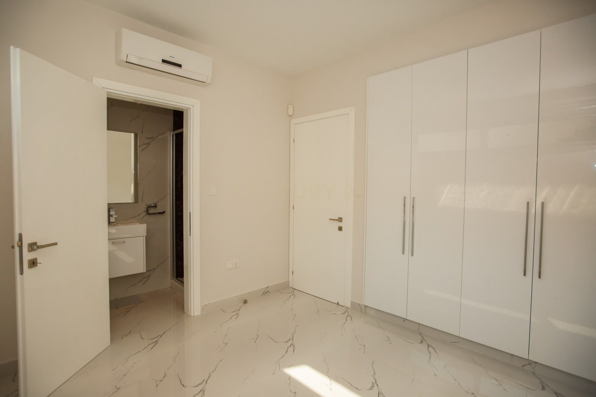 4 dormitorios Villa en Agios Tychonas, Limassol, Chipre No. 53647