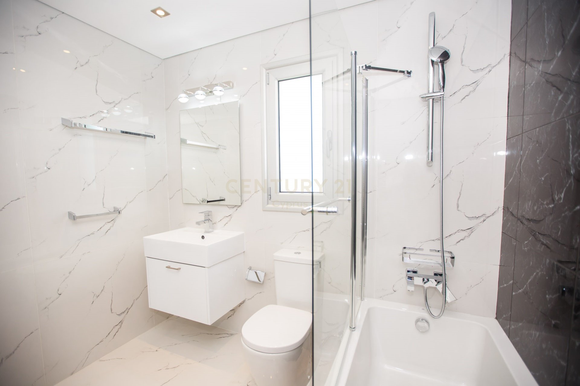 4 dormitorios Villa en Agios Tychonas, Limassol, Chipre No. 53647