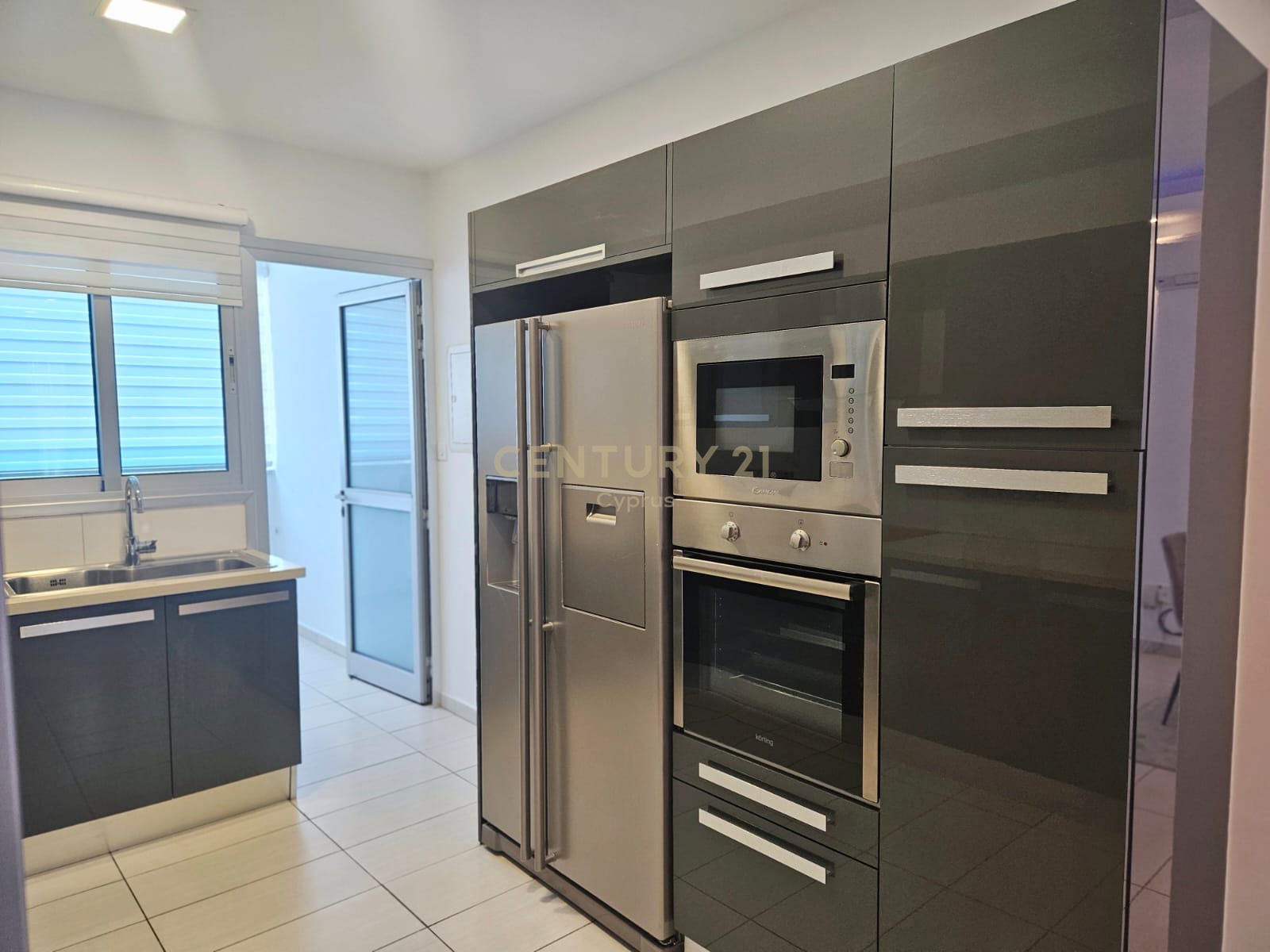 3 bedrooms Apartment in Mesa Geitonia, Limassol, Cyprus No. 58563