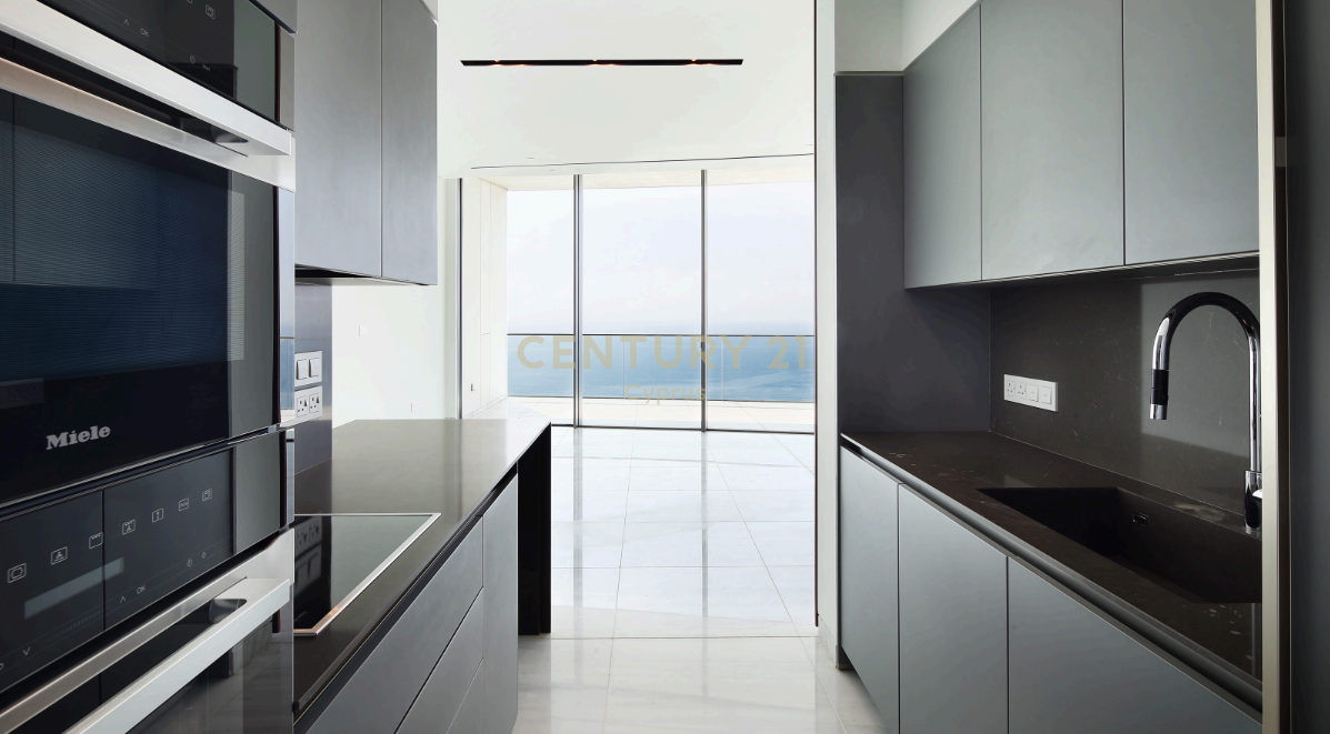 3 bedrooms Apartment in Limassol, Cyprus No. 54274