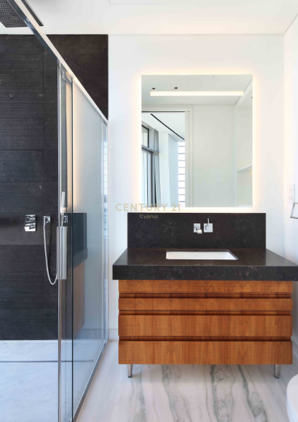 3 bedrooms Apartment in Limassol, Cyprus No. 54274