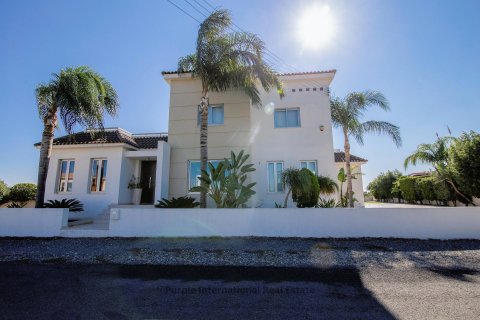 5 bedrooms Villa in Paralimni, Ammochostos, Cyprus No. 36232